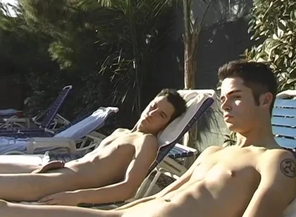 Movies - Glnw - Poolside Cock Sharing Session