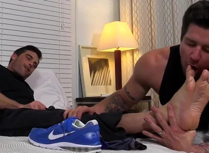 Sexy Hunk Link & Trenton Love Worshipping Each Feet