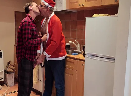 I Saw Russie Sucking Santa Claus