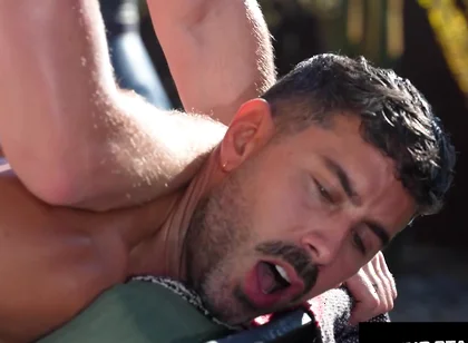 Hunks Brody Baytes Pounds Bareback In Open-air Ranch Fuck With Lee Sparks